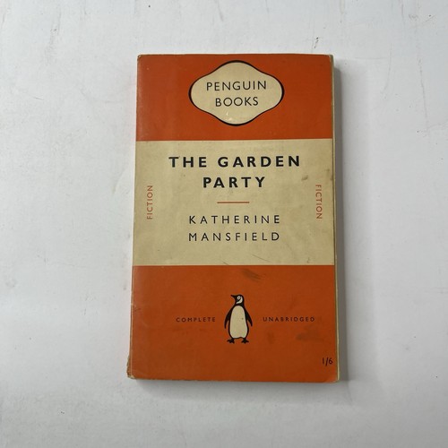 Penguin books the garden party - books,